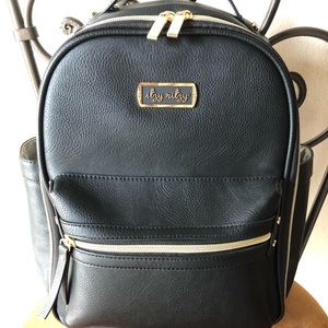 Itzy Ritzy Mini in Black